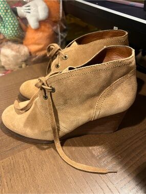Lucky Brand Tan Suede Lace Up Wedge Ankle Booties 9